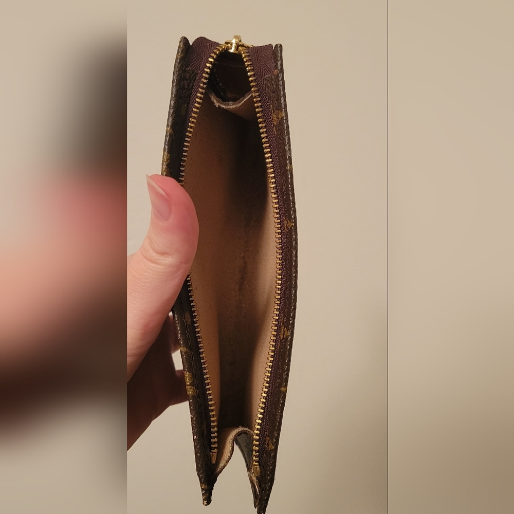 Louis Vuitton Monogram Clutch with Gold Chain. - Picture 13 of 14